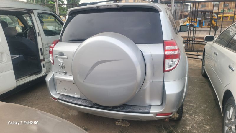 Thumbnail 3 of 2012 Toyota RAV4 XLE